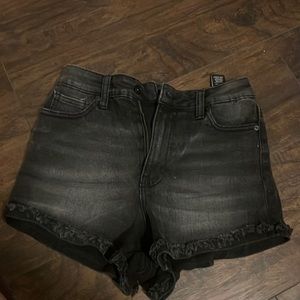 Kendall + Kylie black distressed Jean shorts size 3